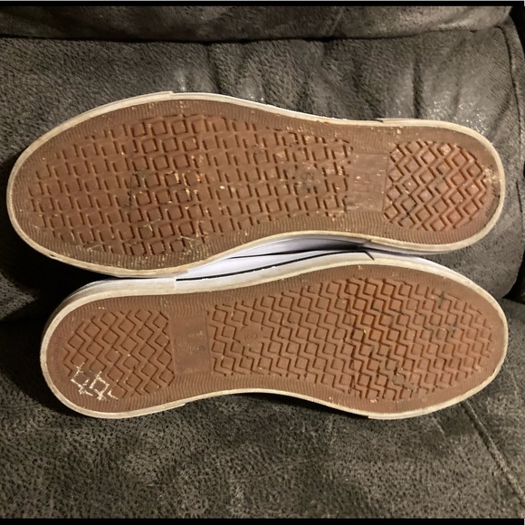 Women’s size 9 pink “chucks” style sneakers - Picture 3 of 4